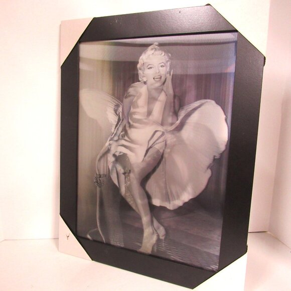 Marilyn Monroe 3D Moving Picture Frame Wall Art Black Frame New - Picture 3 of 6